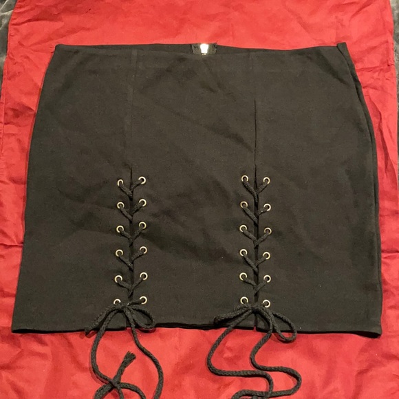 Forever 21 Black Mini Skirt - Picture 1 of 7